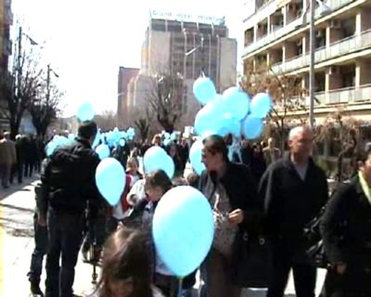 2 Nisan Dünya Otizm Gününde Kosova'da Çeşitli Etkinlikler Düzenlendi