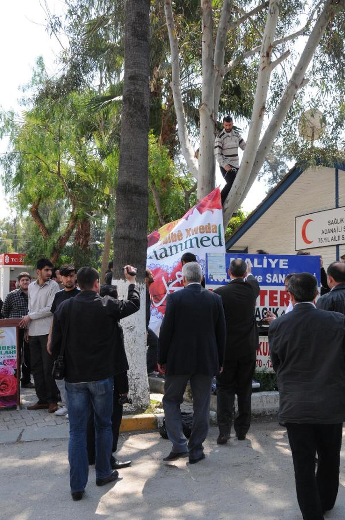 Adana Valiliği Önünde Protesto Eylemi