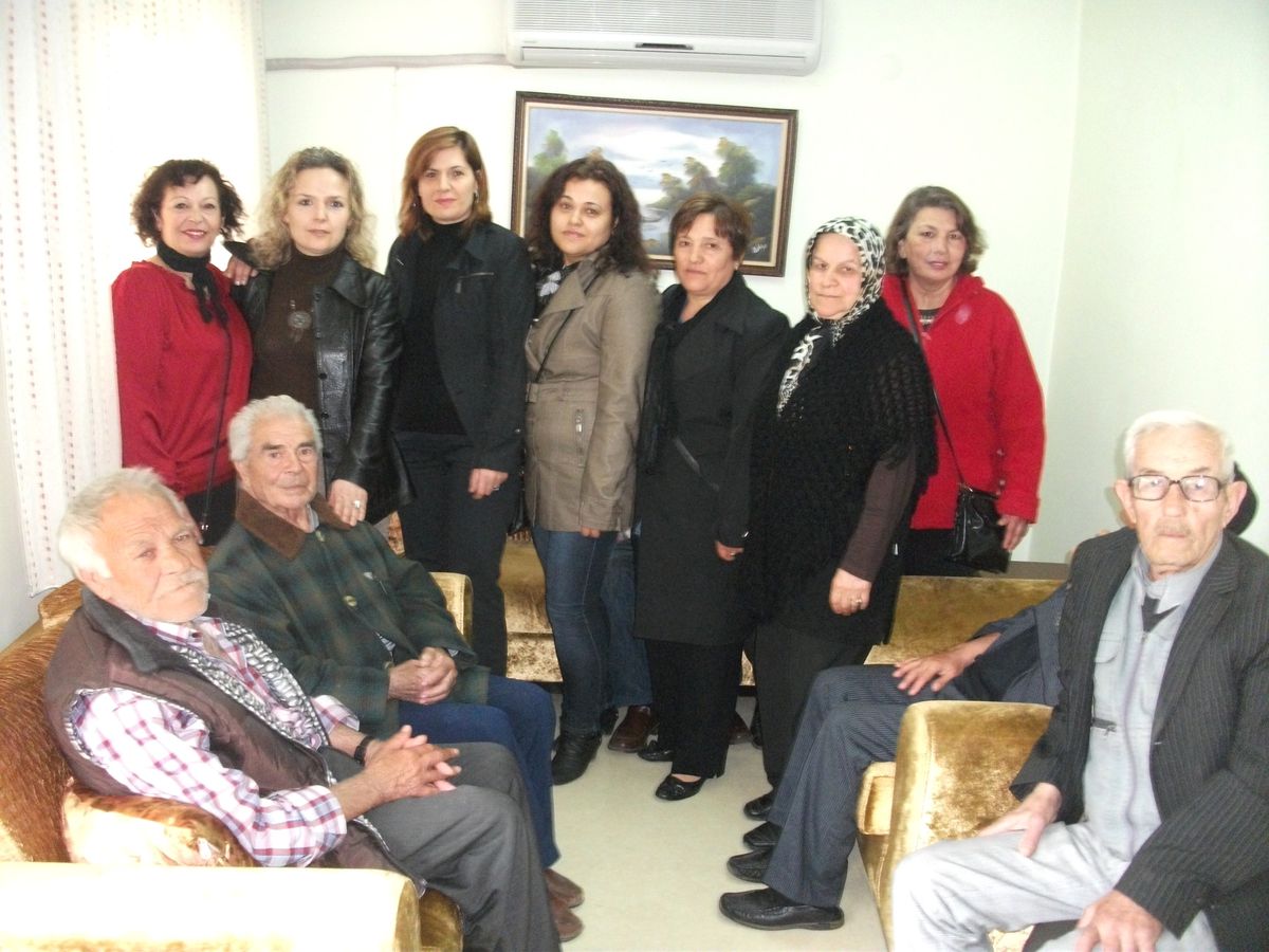 AK Parti Kadın Kollarından Huzurevine Ziyaret