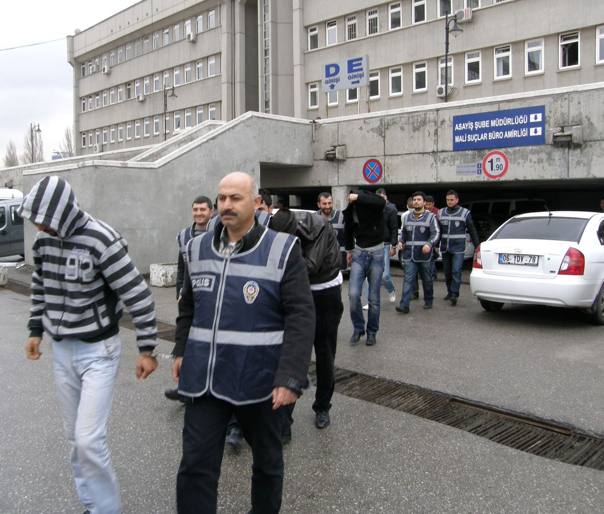 Araçların Stepnelerini 1 Dakikada Çalan Şebeke Çökertildi