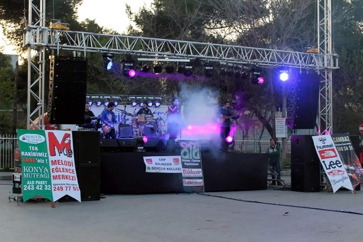 Balıkesir\'de Gençlik Konseri