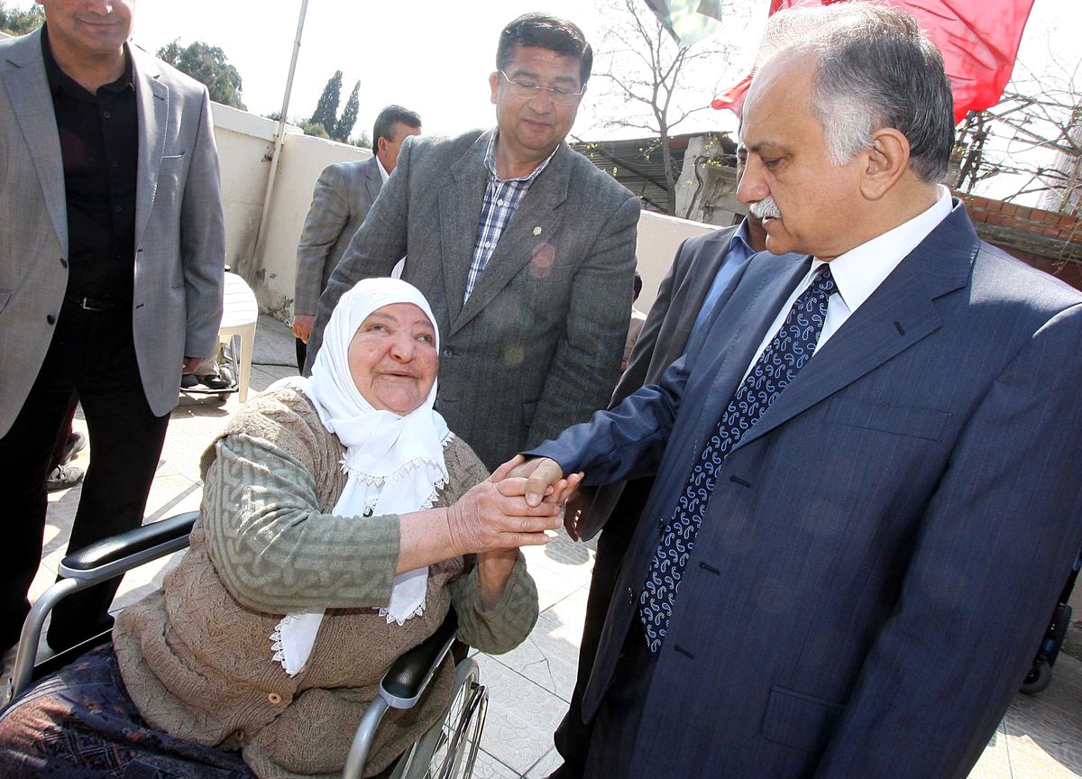 Bayraklı Belediyesi\'nden Anlamlı Buluşturma