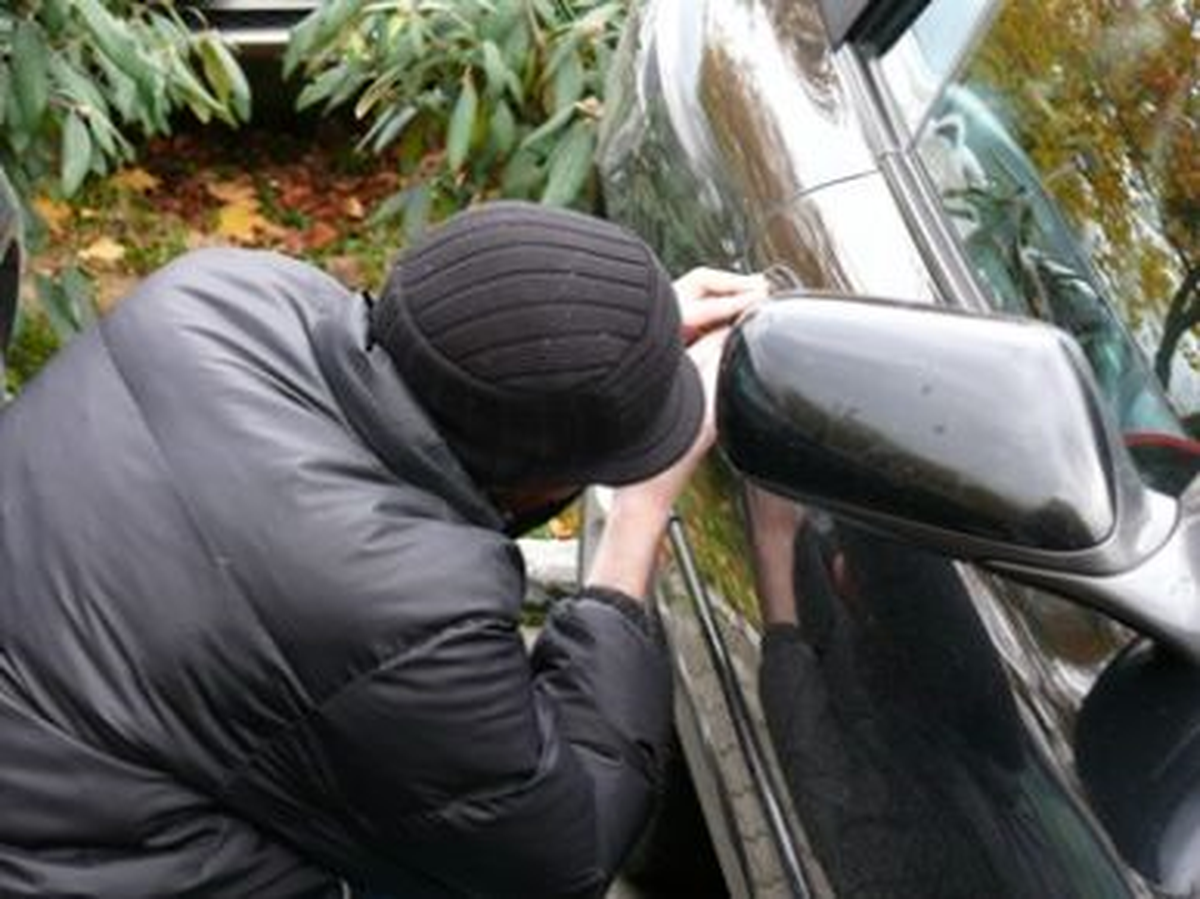 Bursa Polisi\'nden Araba Hırsızlıklarına Karşı Örnekli Uyarı