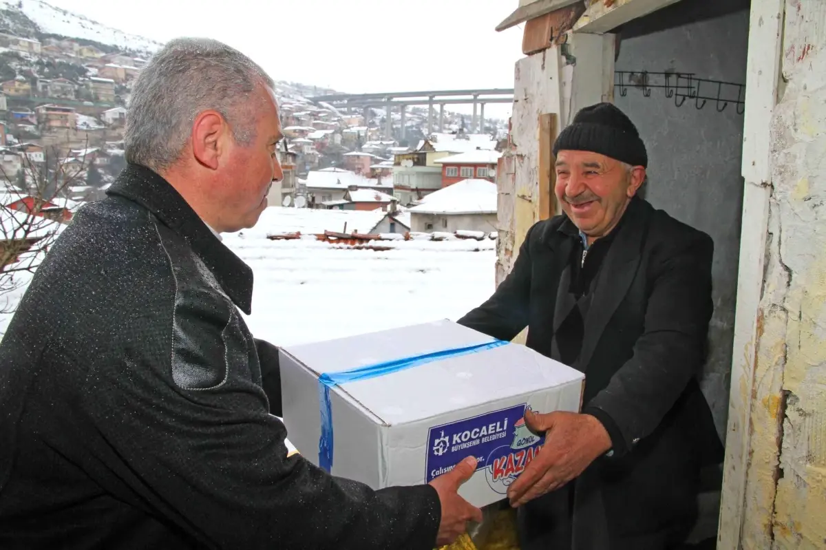 Büyükşehir, Tek Başına Yaşam Mücadelesi Veren Yaşlı Adama Sahip Çıktı