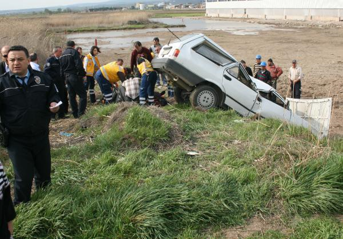 Cenaze Dönüşü Kaza: 3 Yaralı