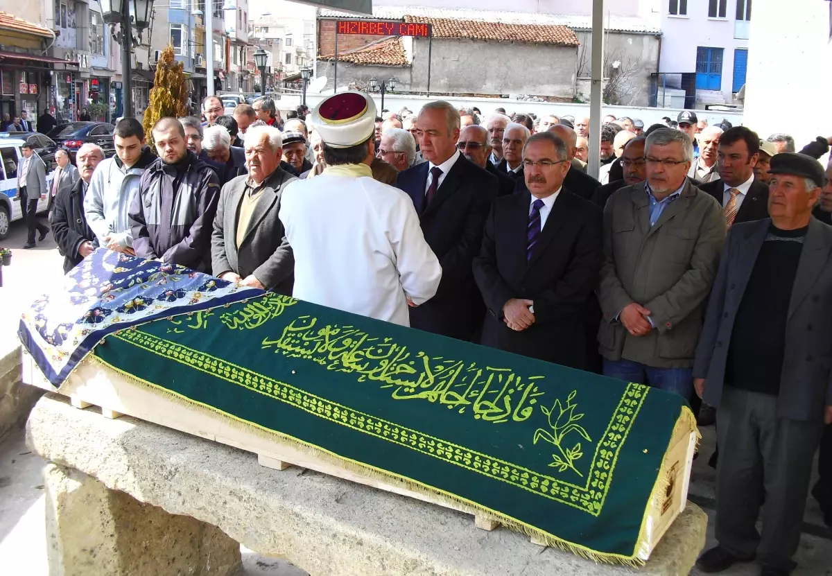 Cumhuriyetin İlk Kuşak Öğretmenlerinden Sabahat Karaçam Vefat Etti
