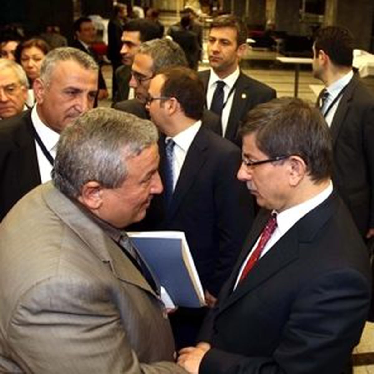 Davutoğlu\'nu Duygulandıran Suriyeli Doktor