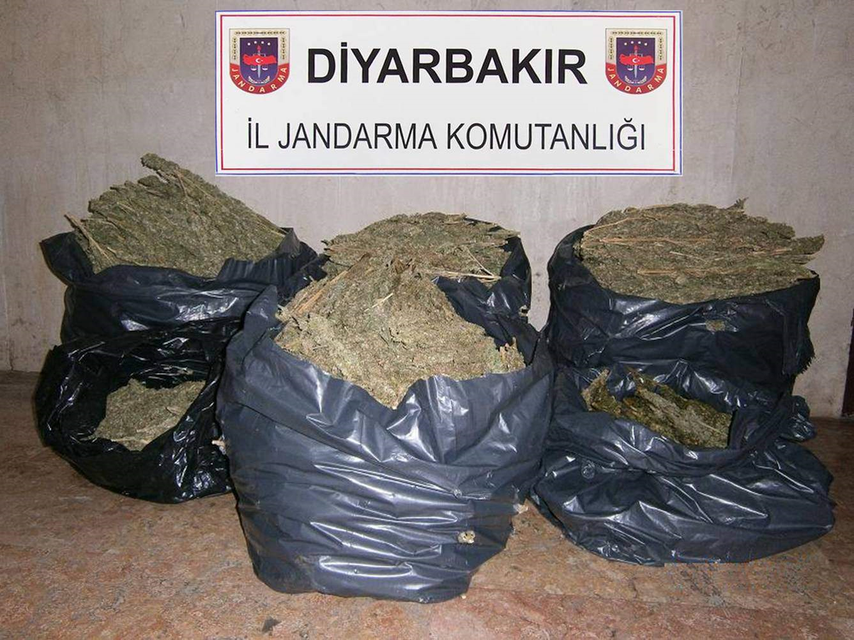 Diyarbakır\'da 51 Kilo Esrar Ele Geçirildi