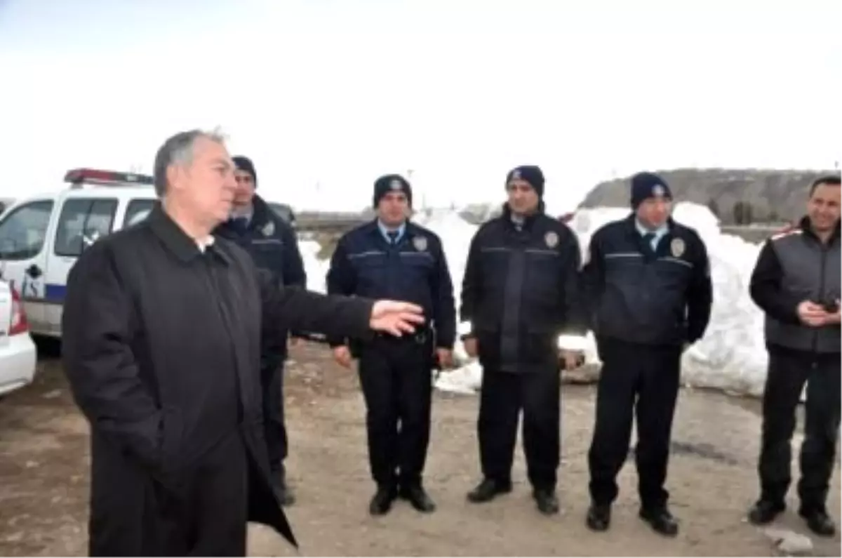 Emniyet Müdüründen Polislere Tatbikat, Gazetecilere 1 Nisan Şakası