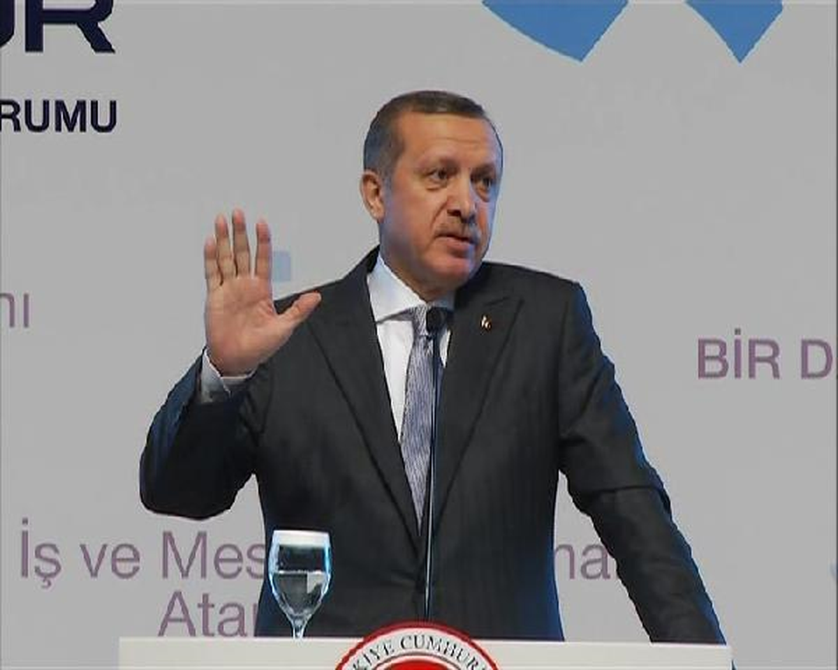 Erdoğan\'dan Konuşmasını Bölen Kızlara; Önce Dinleyin
