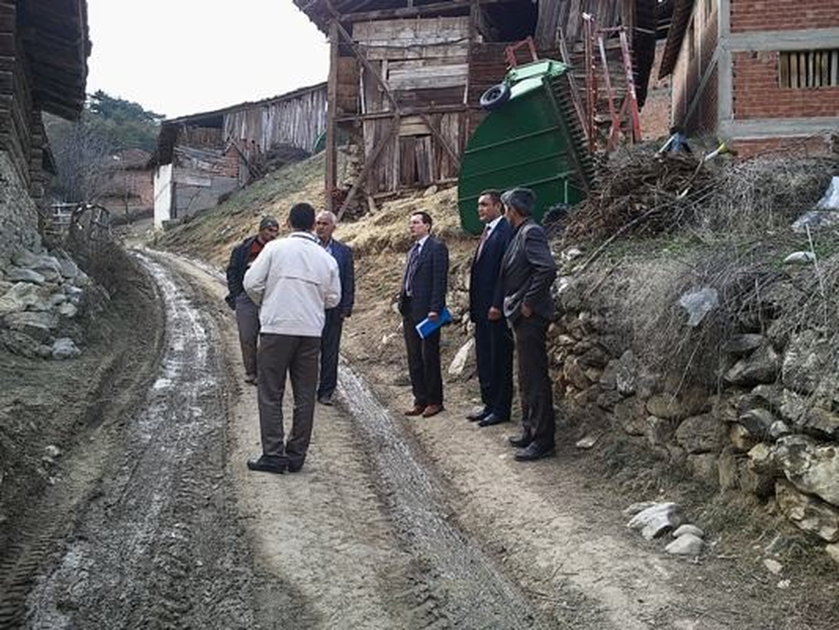 Kaymakam Yılmaz Yol Çalışmalarına Katıldı