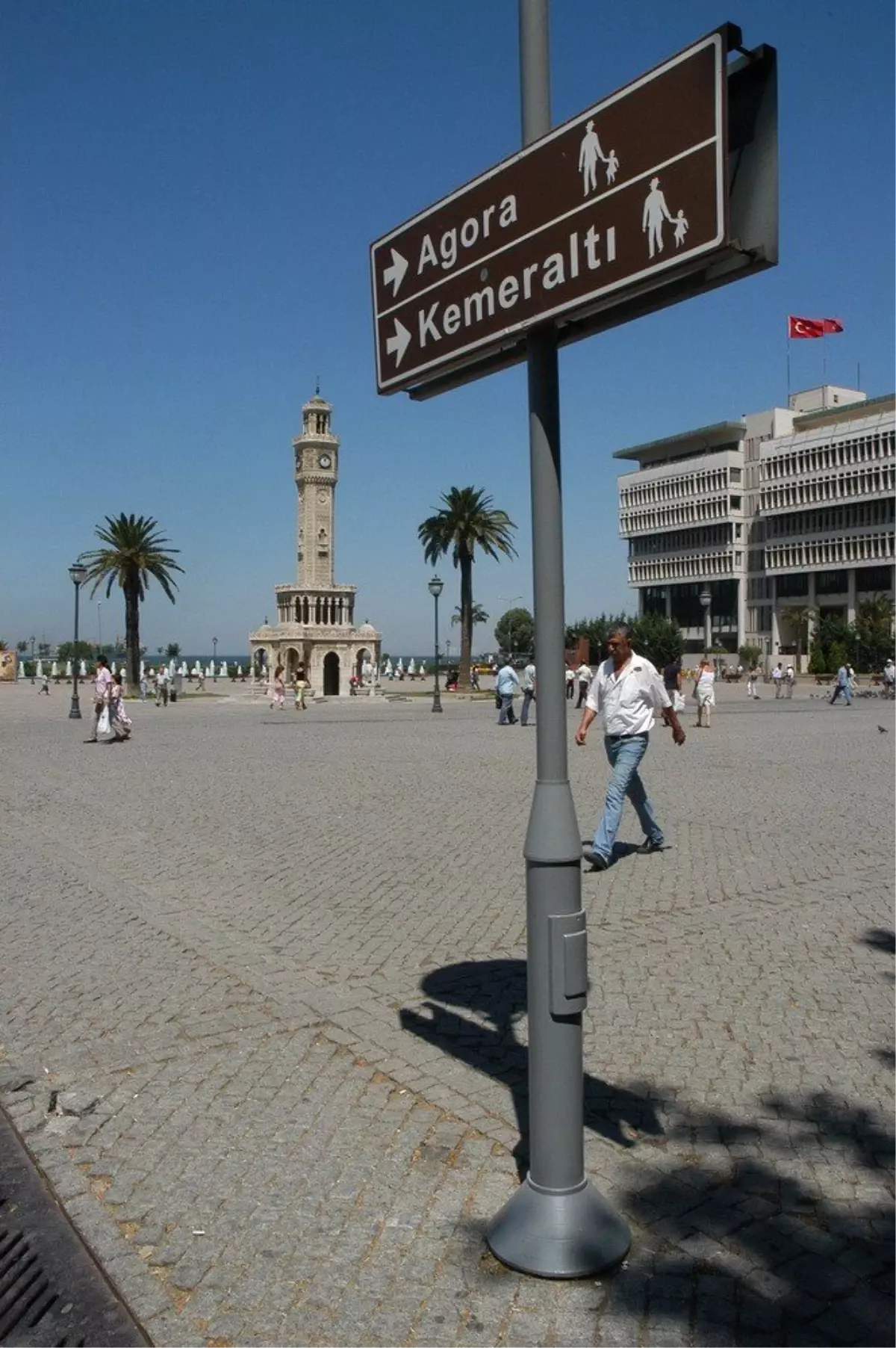 Kemeraltı'nı Kurtarma Arayışları Sürüyor