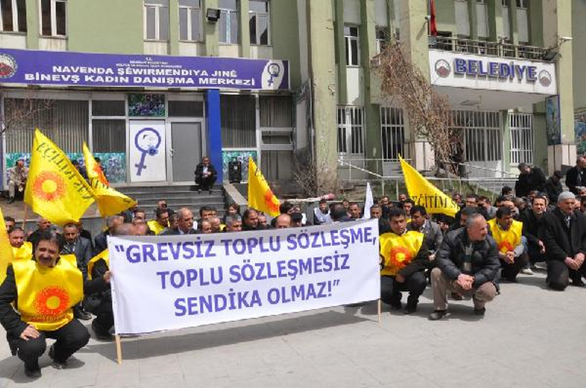 Kesk\'ten Yasa Tasarısına Karşı Oturma Eylemi
