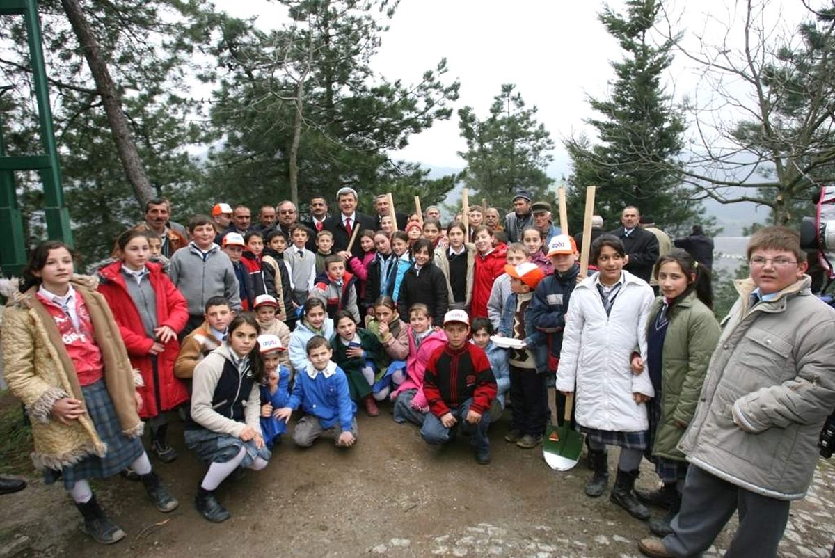Kocaeli'de Her Çocuk İçin 15 Ağaç Dikildi