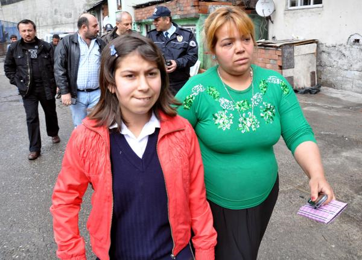 Koruma Altındaki Kızını Okul Önünden Kaçırdı