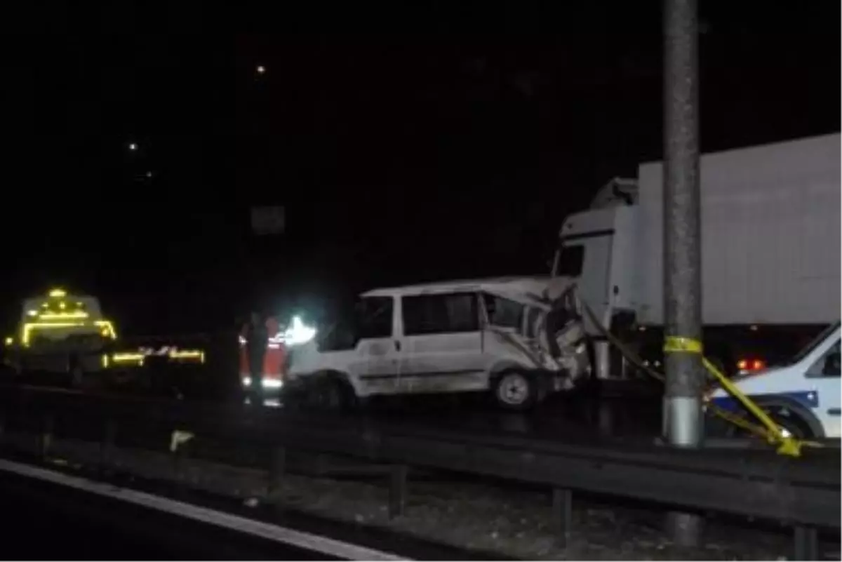 Küçükçekmece'de Trafik Kazası: 1 Ölü, 2 Yaralı