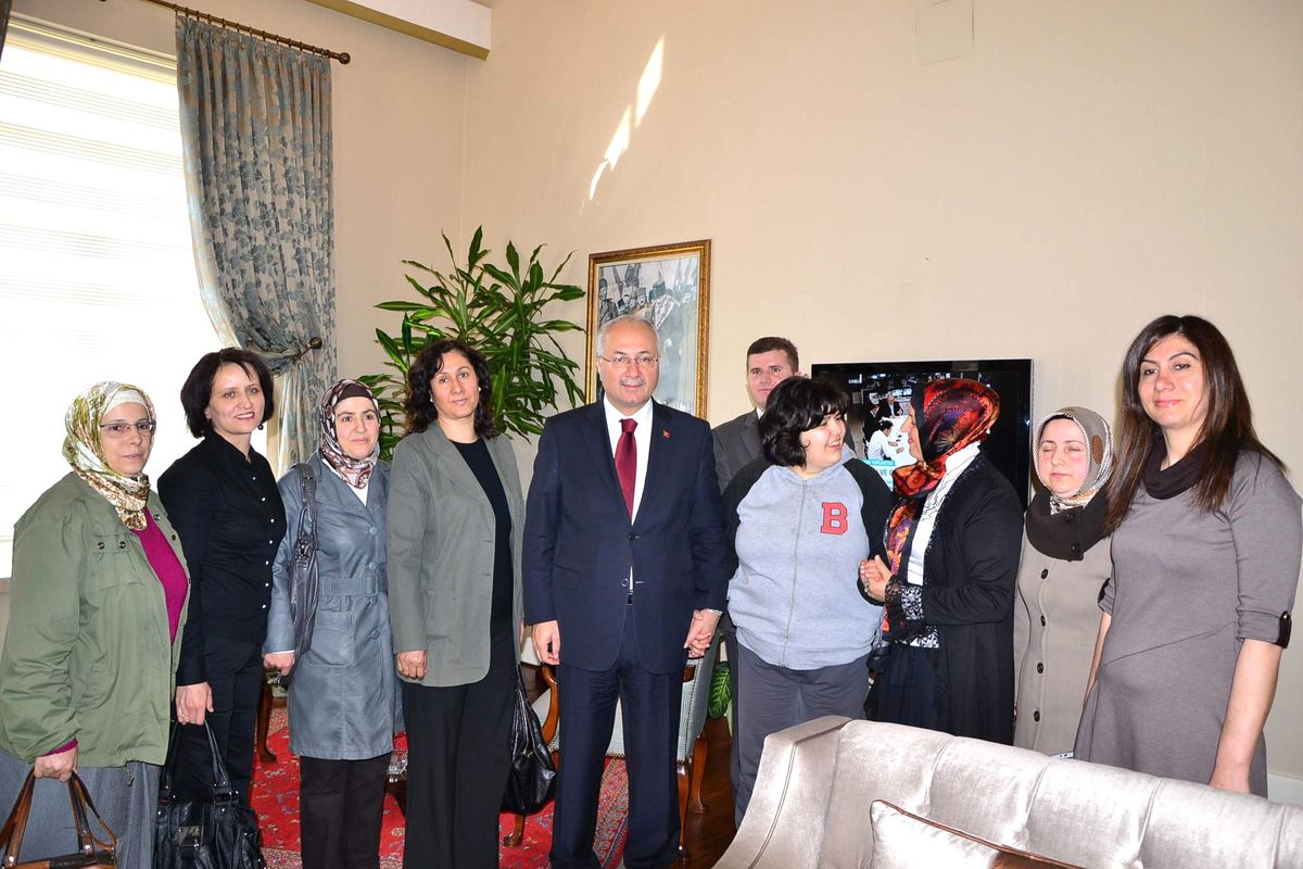Manisa Otizm Derneği\'nden Vali Daşöz\'e Ziyaret