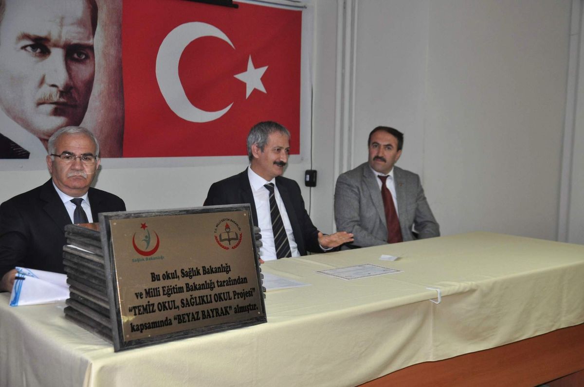 Niğde\'de 15 Okula Beyaz Bayrak