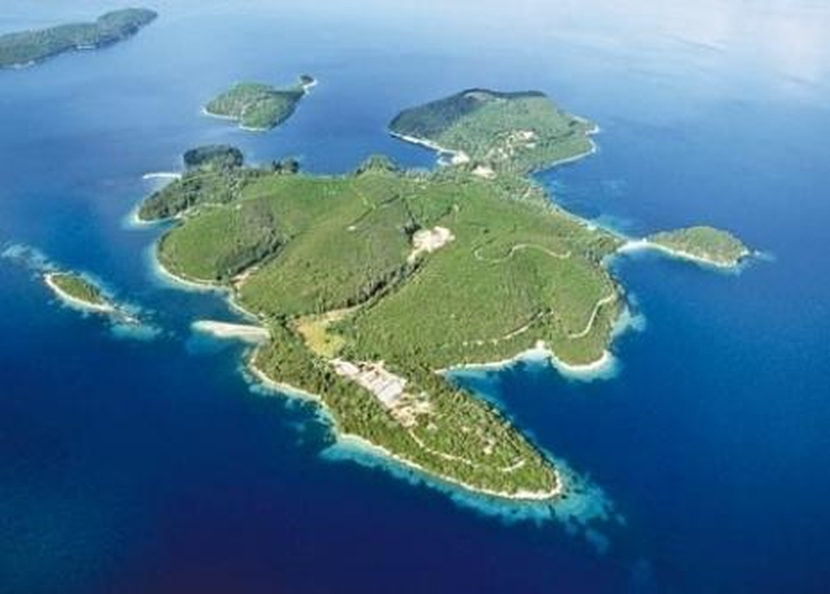 Onasis\'in Adasına Talip Olduk