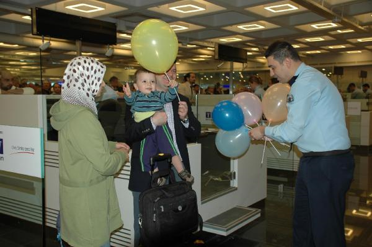 Polislerden Çocuklara Balon
