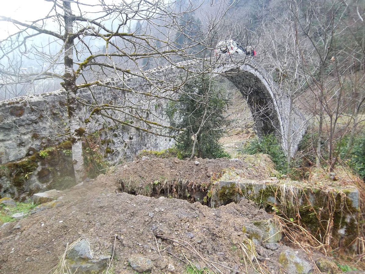 Rize'nin Çamlıhemşin İlçesi'nde Define Avcıları Tarihi Mezarları Tahrip Ediyor