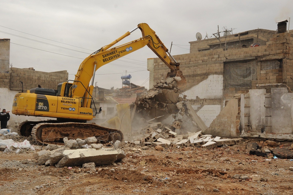 Şahinbey, Sosyal Tesis Yapmak İçin Yıkım Yapıyor