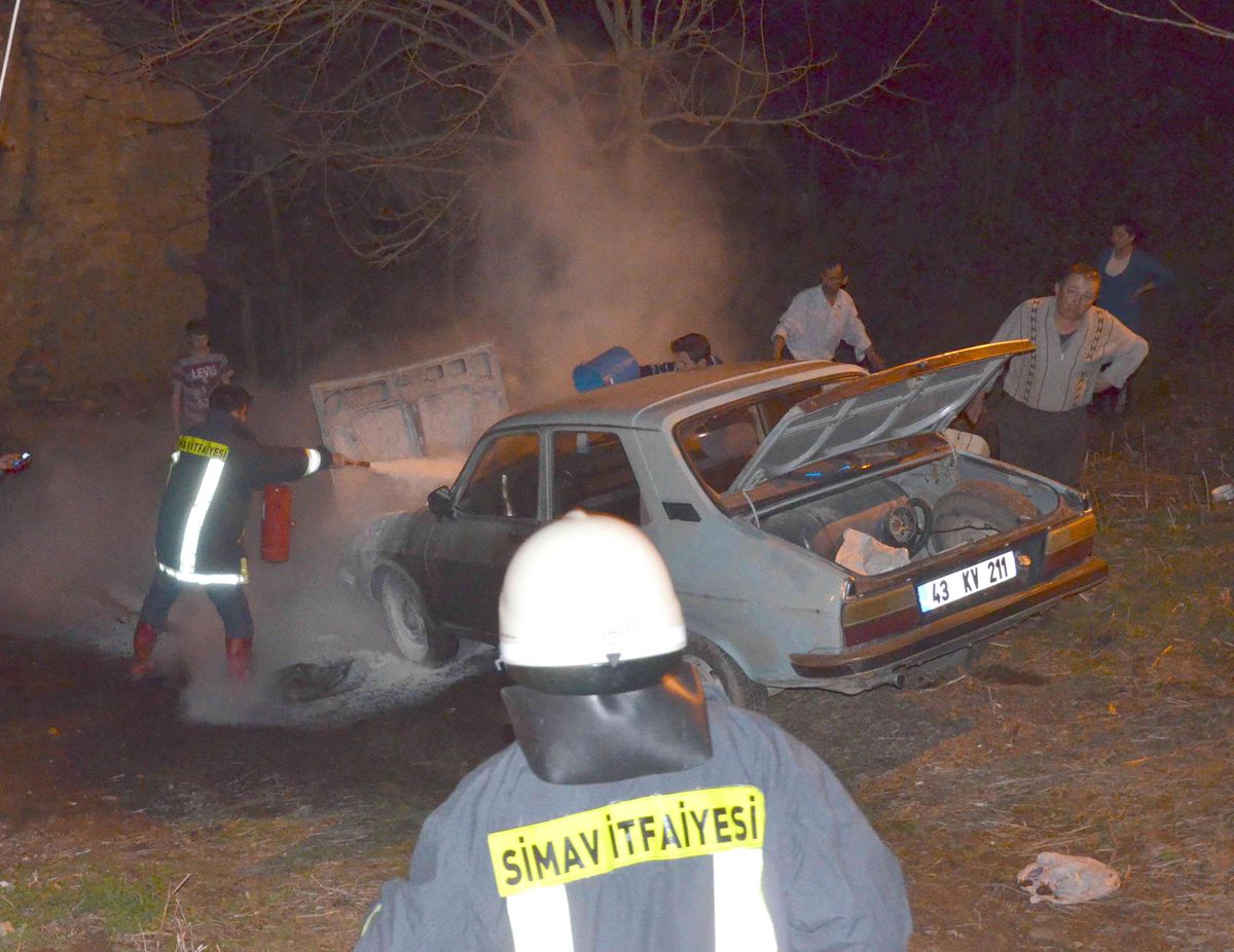 Simav\'da Park Halindeki Lpg\'li Araçta Yangın Paniği