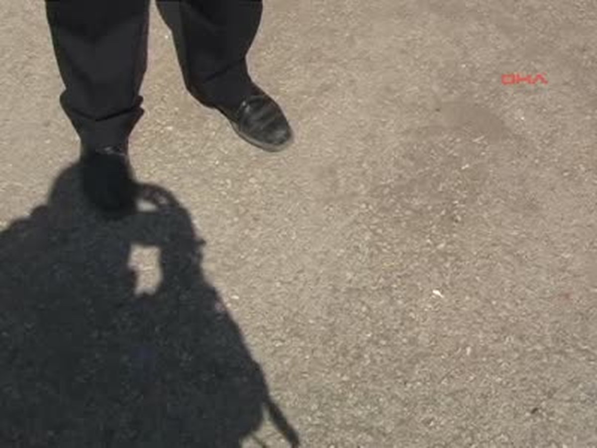Tahta Kapıların İçinde Kaçak Sigara