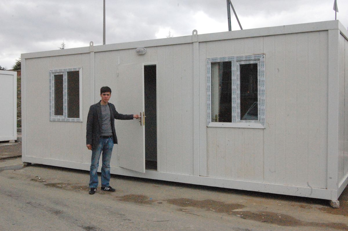 Taşköprü\'de Bir Firma Turkiye\'ye Sığınan Suriye\'liler İçin Konteyner Üretiyor
