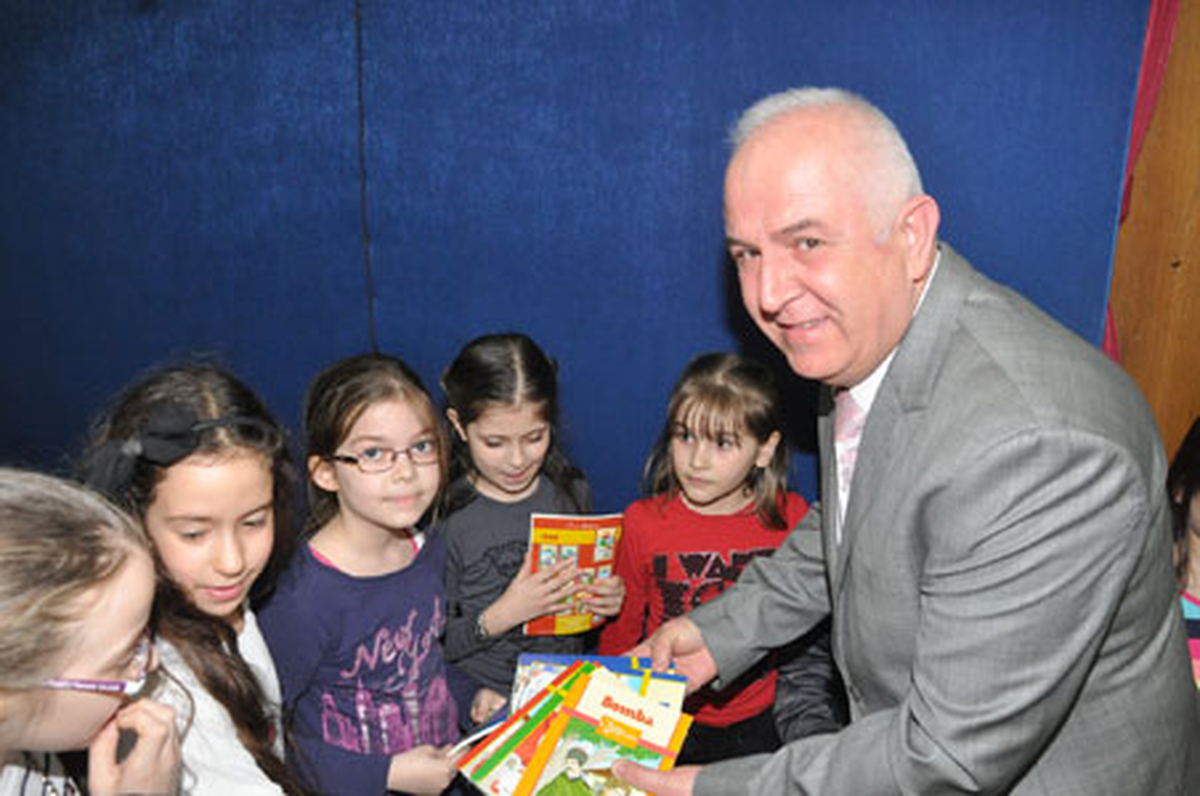 Tekirdağ Belediyesi 1500 Kitap Dağıttı
