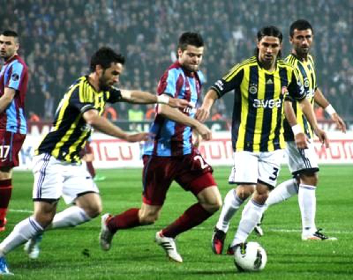 Trabzonspor Taraftarından Fenerbahçe\'ye Protesto