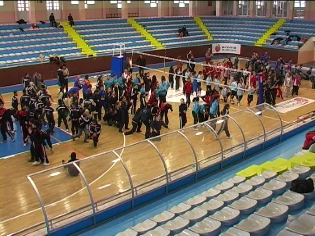 Trafik Kazasında Ölen İlköğretim Okulu Öğrencisi Melek\'in Adı Sahaya Yazıldı