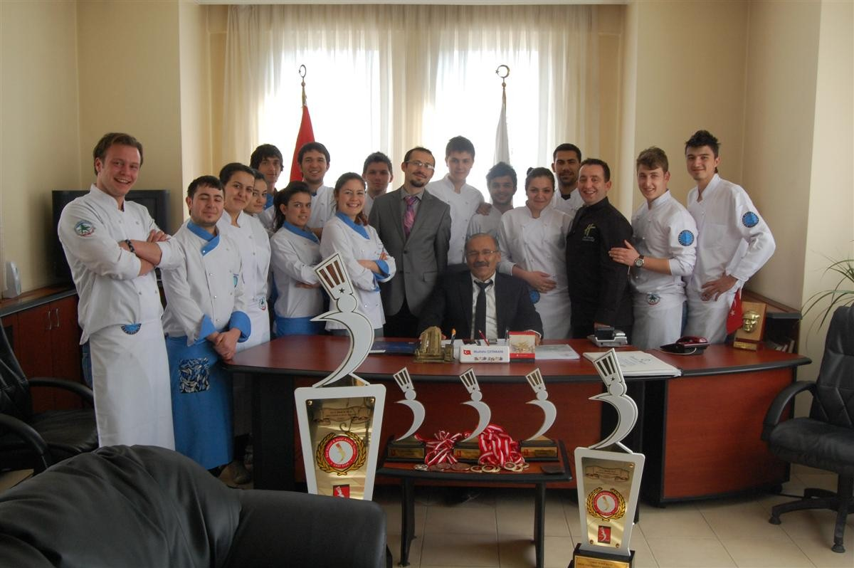 Üniversiteli Aşçılardan Belediyeye Teşekkür Ziyareti