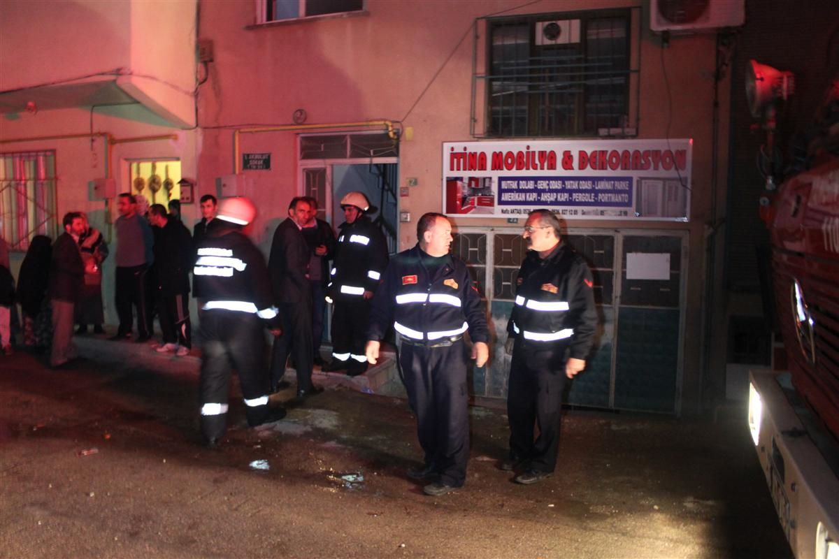 Yangından Kaçarken 3\'üncü Kattan Düştü