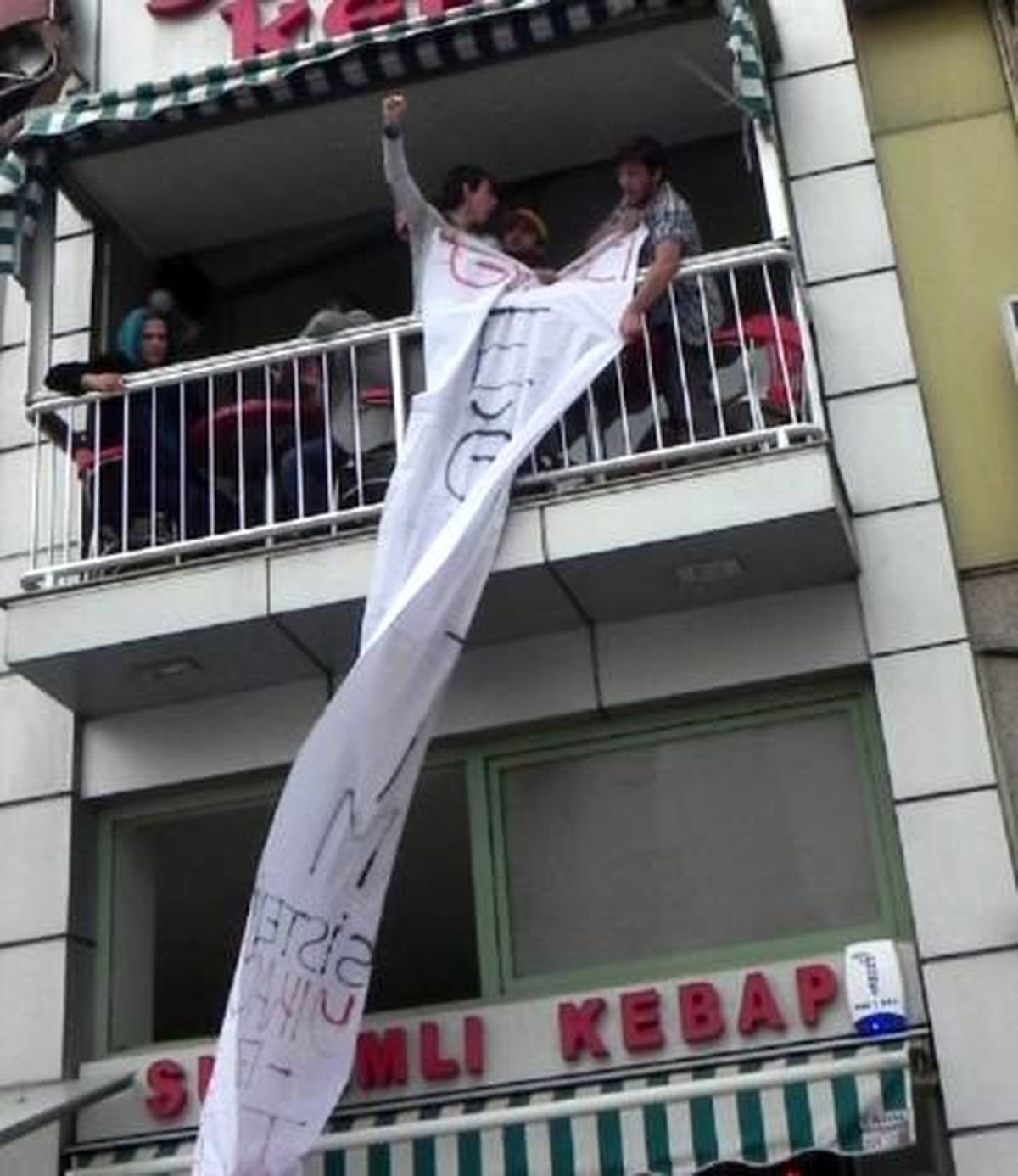 YGS Sınavından Çıkıp Protesto Ettiler