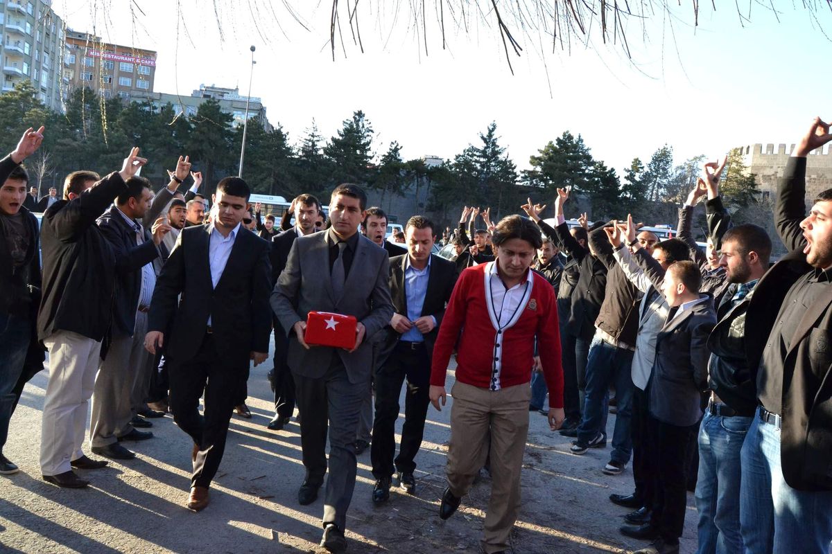 Alparslan Türkeş\'e Memleketinden Toprak Götürülecek