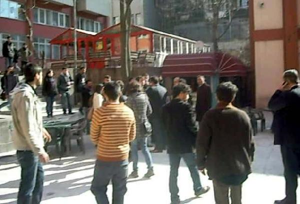 Ankara Üniversitesi\'de Öğrenci Kavgası; 1\'i Öğrenci 2 Yaralı