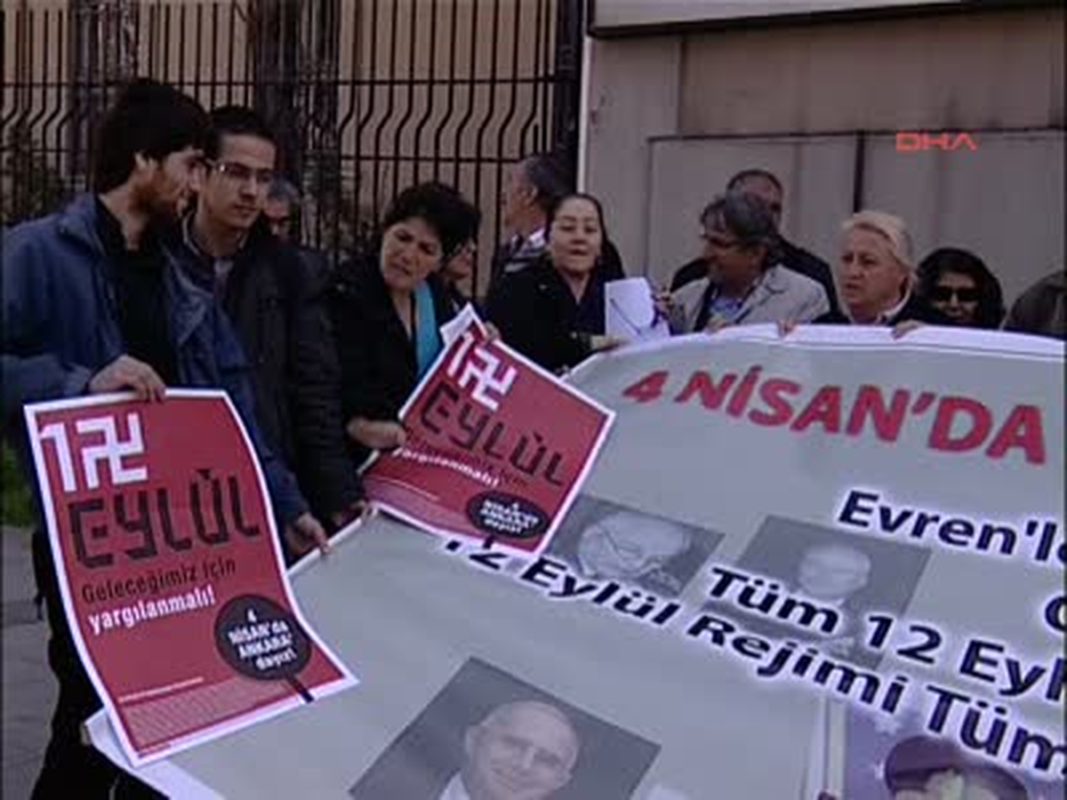 Askeri Müze Önünde 12 Eylül Protestosu