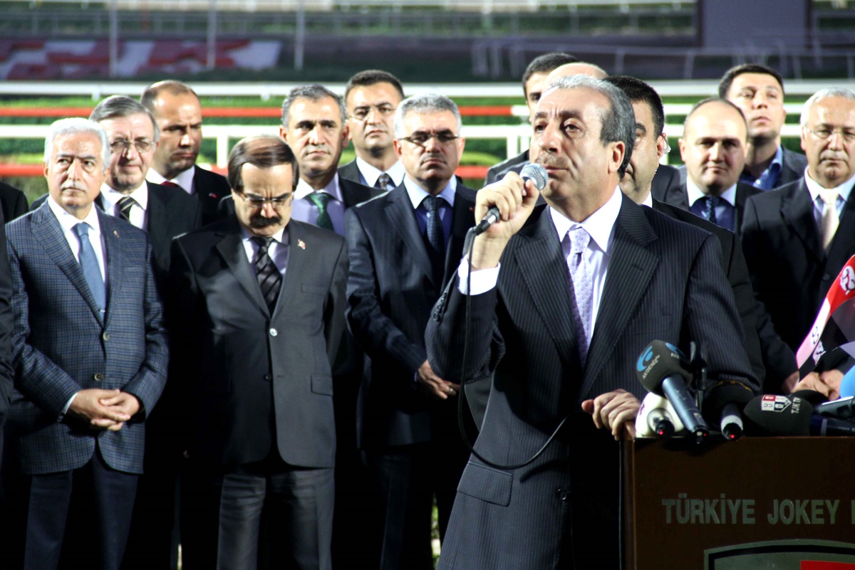 Bakan Eker, 10.5 Milyon TL\'ye Yenilenen Hipodromu Açtı