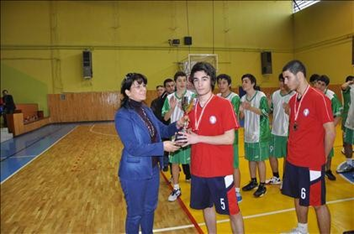 Basketbolda Salihli Belediyespor Farkı