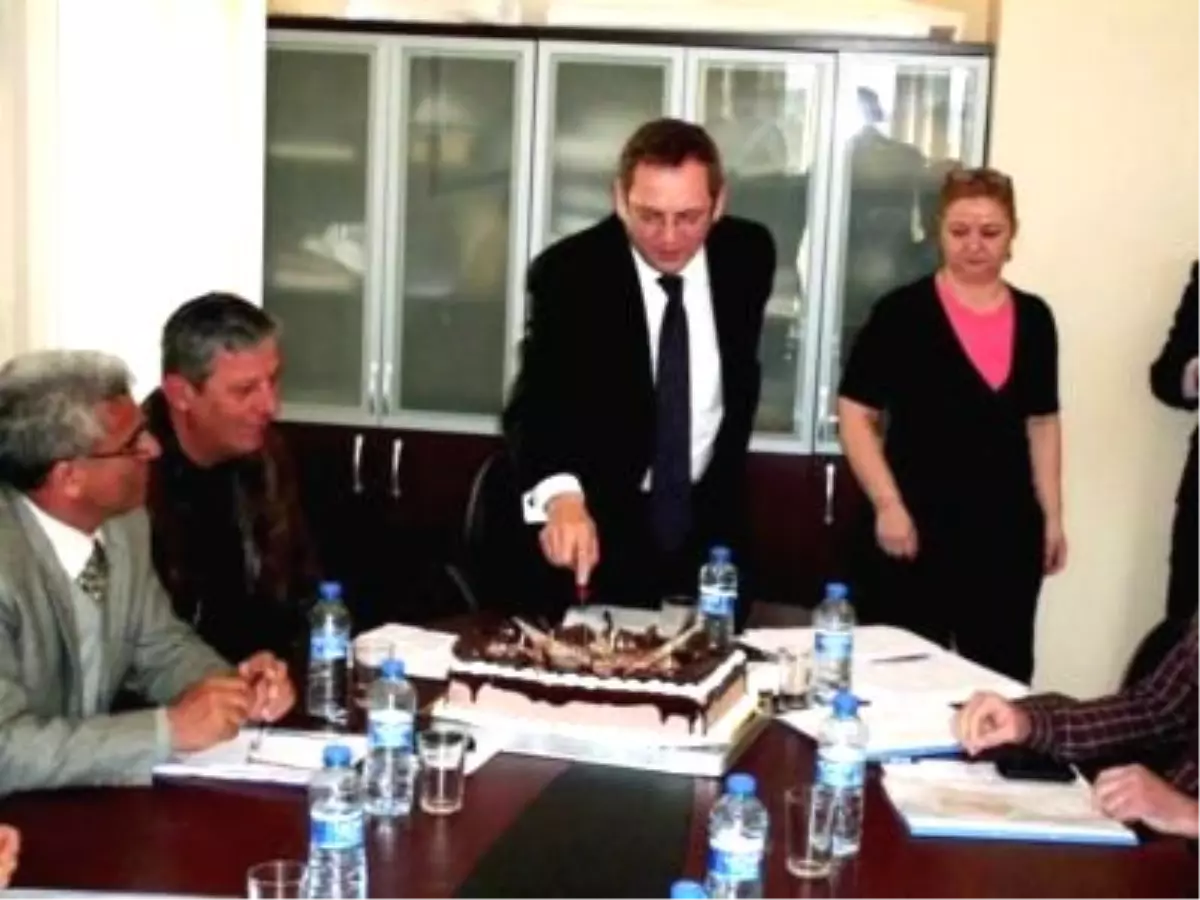 Belediye Başkanlığının 3. Yılını Meclis Toplantısında Kutladı