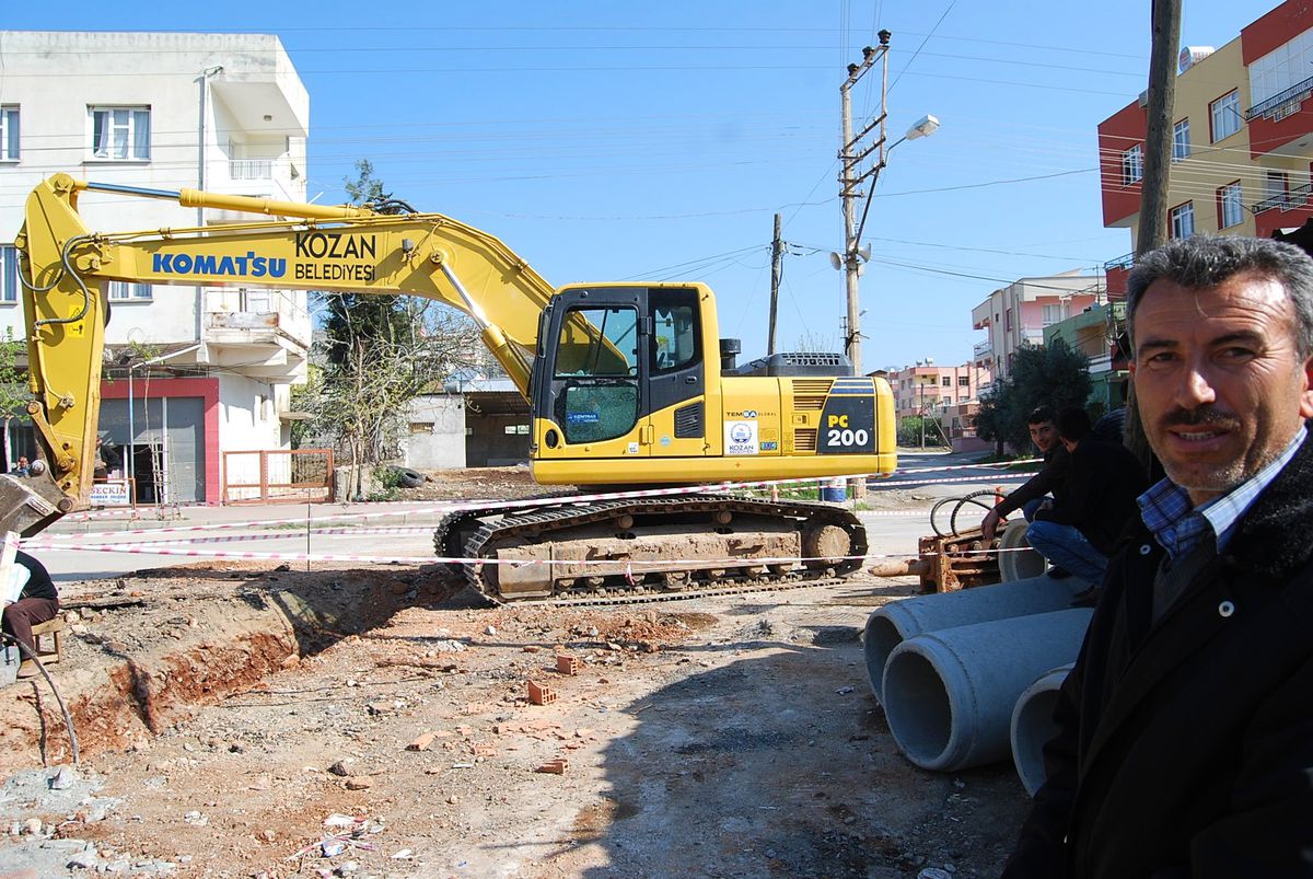 Belediye İş Makinesine Taşlı Saldırı