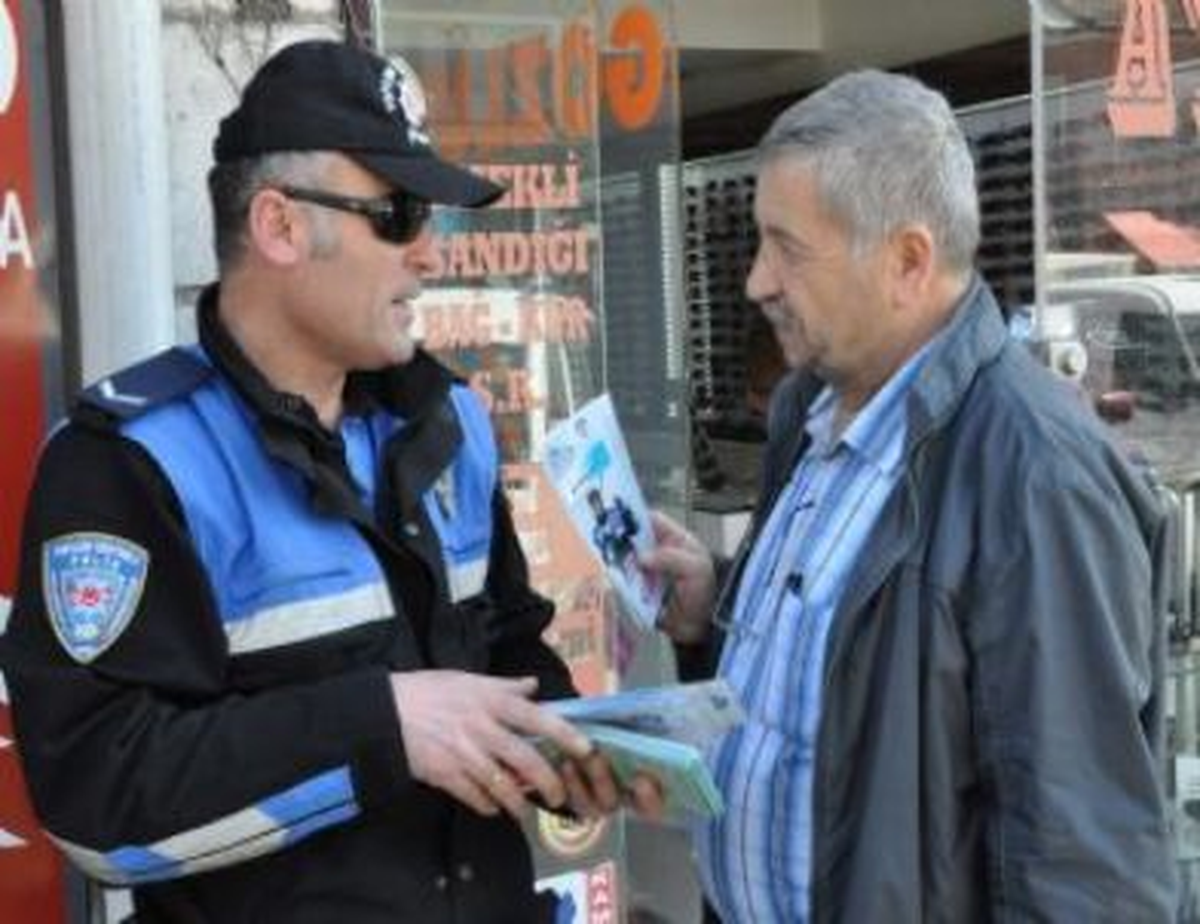 Bolu\'da Polisler Dolandırıcılarla Mücadele Ediyor