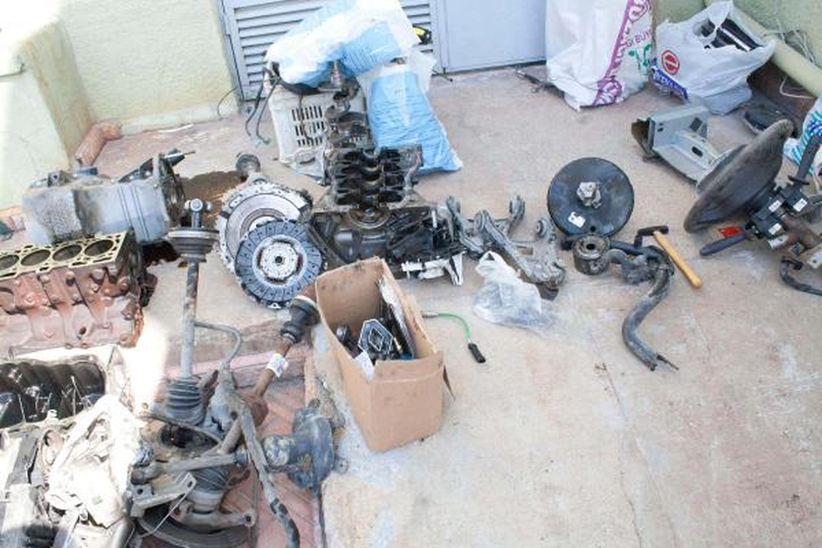 Çaldıkları Otomobilleri Çiftlikte Parçalayan Hırsızlık Şebekesine Darbe