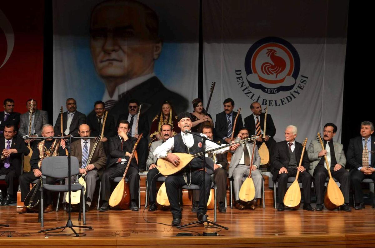 Denizli'de Aşıklar Atıştı