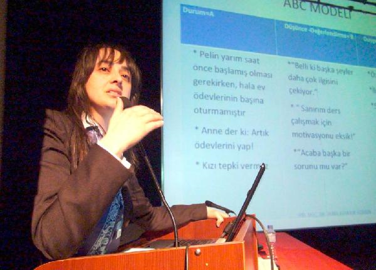 Doçent Özmen: Evde Şiddet Gören Çocuk Okulda Arkadaşını Dövüyor