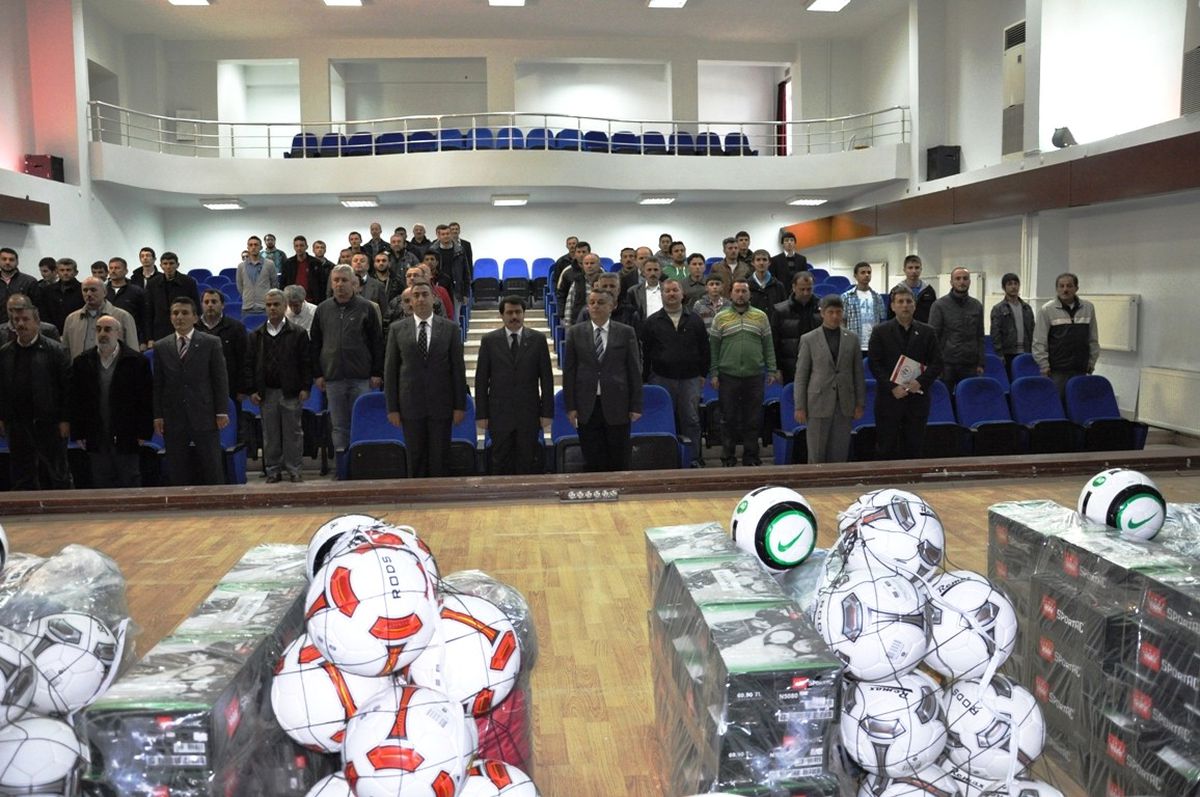 Düzce'de Amatör Kulüplere Malzeme Yardımı Yapıldı