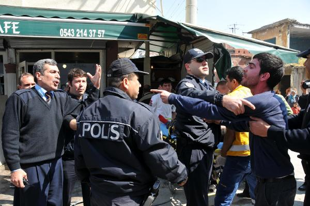Esnaf ile Zabıta Arasında Güneşlik Arbedesi