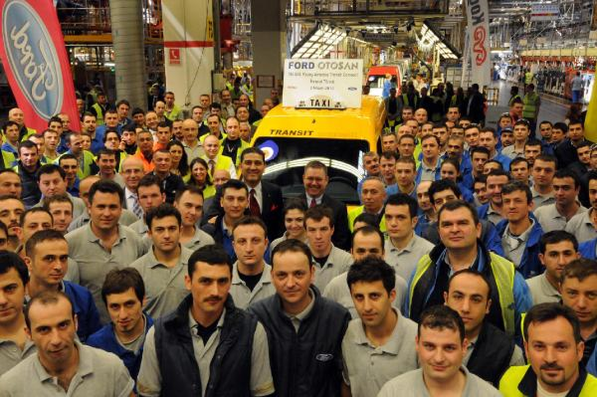 Ford Otosan\'ın ABD\'ye İhraç Edeceği 100 Bin\'inci Araç, Dün Banttan İnen Transit Connect Olacak