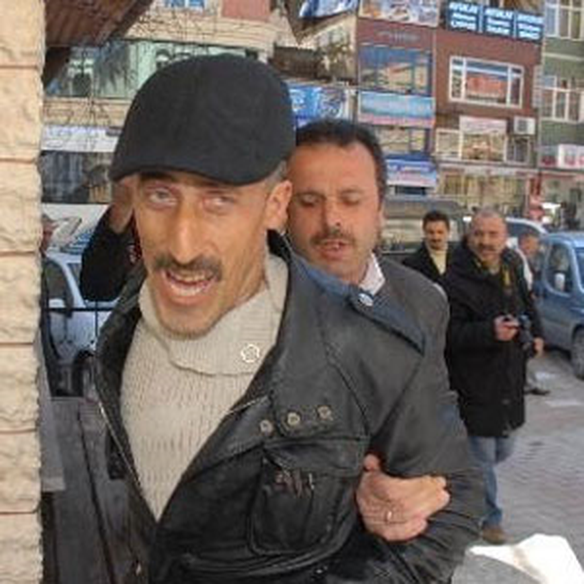 Gazetecileri Görünce "Haksızlığı Uğradım" Diye Feryat Etti